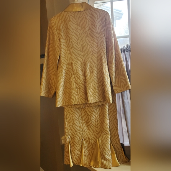 Nubiano New York Suit Size 4 - Picture 2 of 12